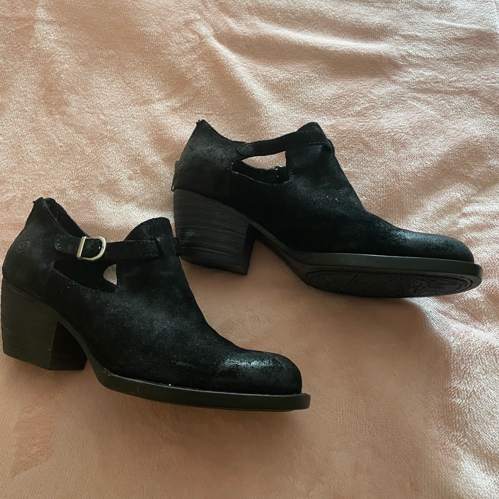 Heels - Picture 2 of 3